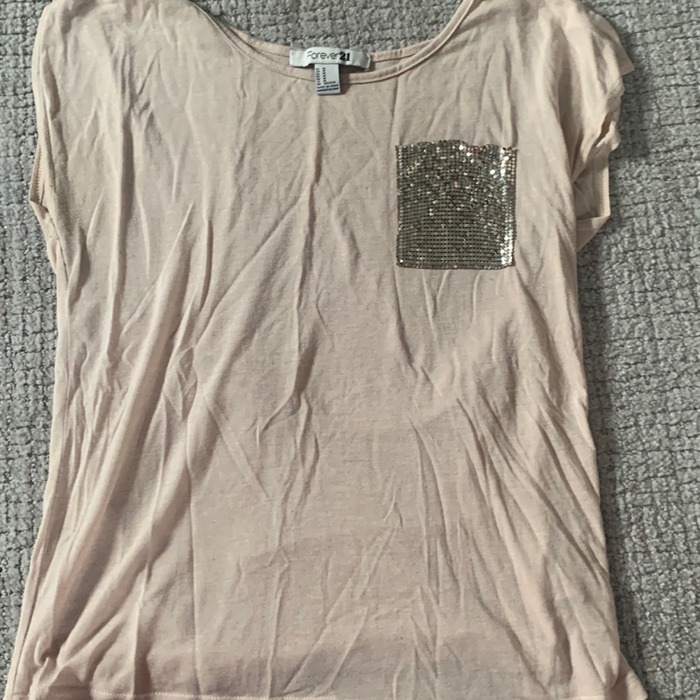 T-shirt with fashion pocket